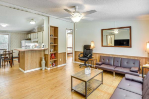 Crescent City Home with Charcoal Grill Near 3 Lakes